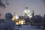 Schneemann am Rathaus